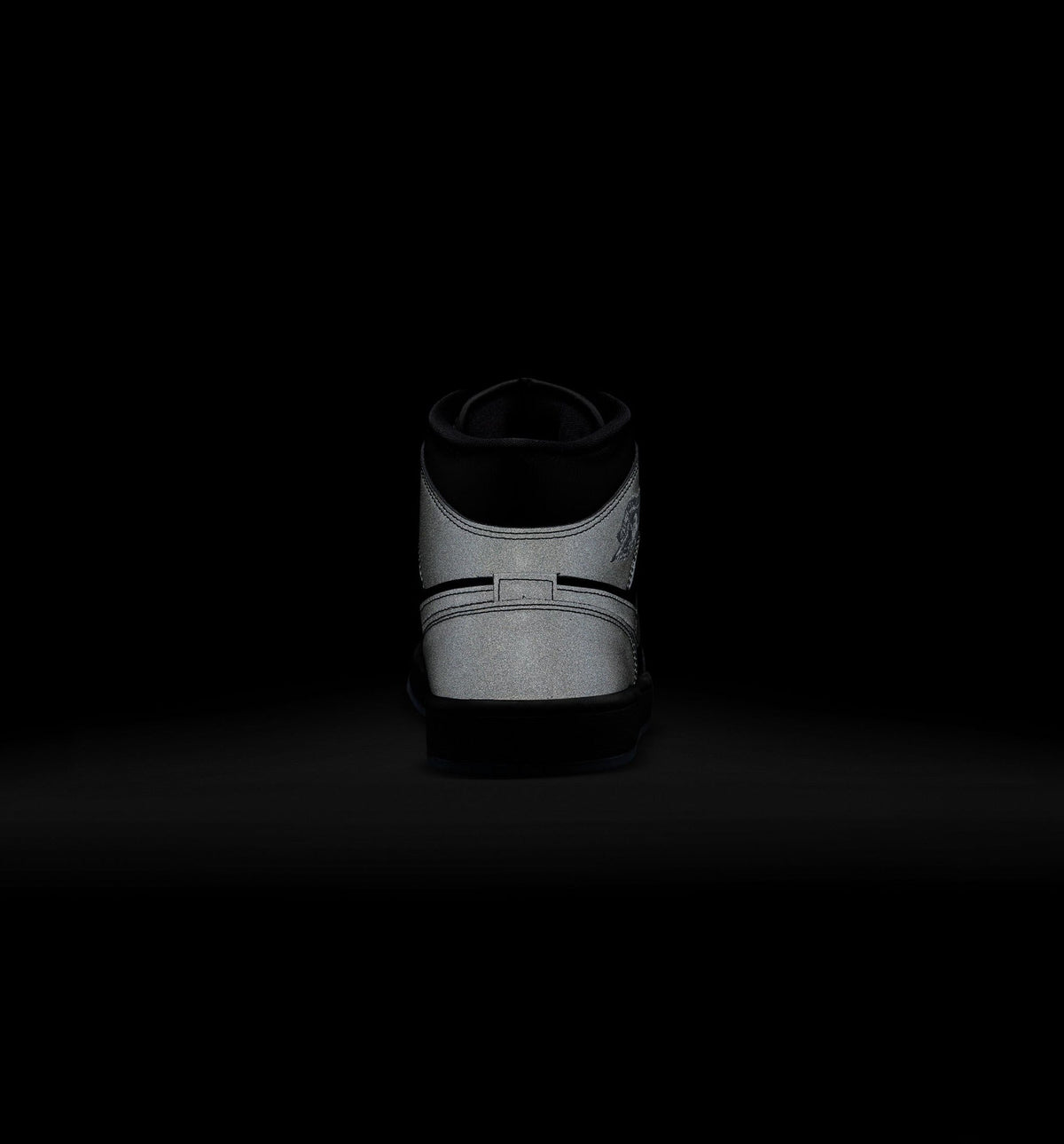 Air Jordan 1 Mid SE Men’s Lifestyle Shoe – Black/Grey